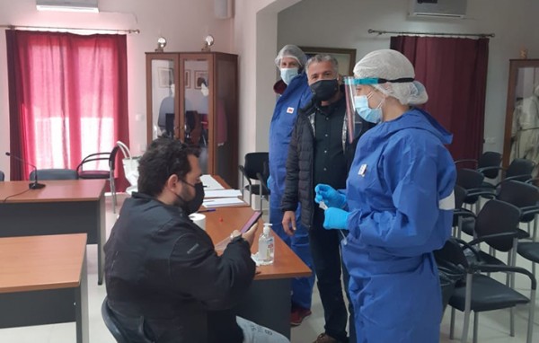 ΚΟΡΩΝΟΪΟΣ: Νέα κρούσματα στη Σκύρο εντοπίστηκαν από τα τεστ