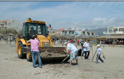 Έκαναν ...λαμπίκο τις παραλίες οι Καρυστινοί