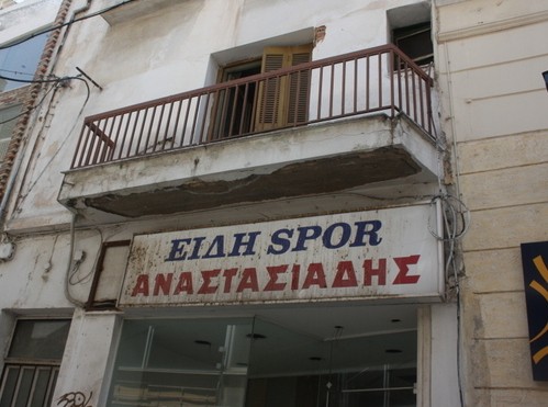 Μοιάζει με ετοιμόρροπο το μπαλκόνι στην οδό Μπαλαλαίων