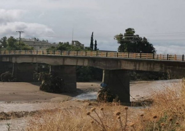 ΓΕΦΥΡΑ ΒΑΣΙΛΙΚΟΥ: Οι πλημμυροπαθείς κάνουν συγκέντρωση διαμαρτυρίας