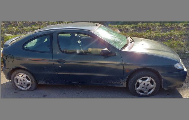 Έκλεψαν μεταλλικά αντικείμενα από βαγόνι και τα φόρτωσαν σε αυτοκίνητο