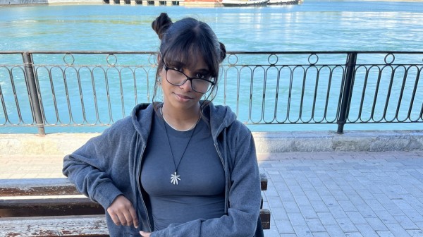 ΧΑΛΚΙΔΑ: Μία γλυκιά κοπέλα που δεν έχει κανένα πρόβλημα με το χρώμα της