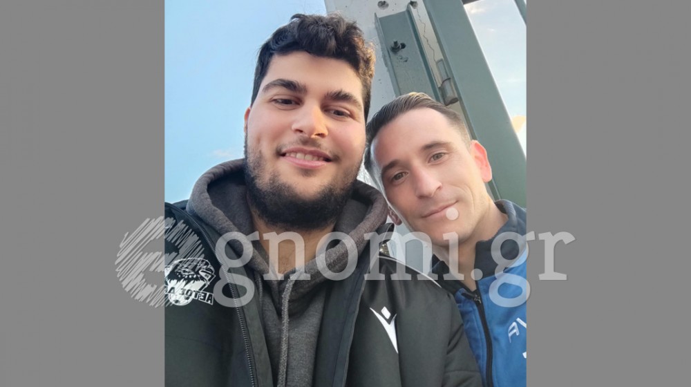 Σέλφι με χαμόγελα για τον Αγγελο Καραμπέτσο και τον Βασίλη Κουτσιανικούλη