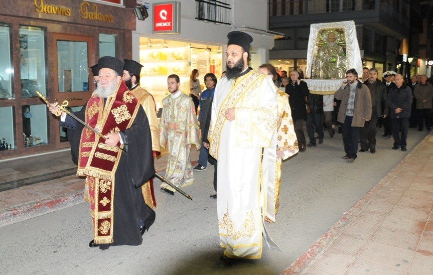 Μία ώρα νωρίτερα φέτος η λιτανεία της εικόνας του Αγίου Νικολάου στη Χαλκίδα