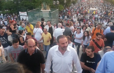 Παρών και ο Μαυραγάνης στη συγκέντρωση το Σύνταγμα
