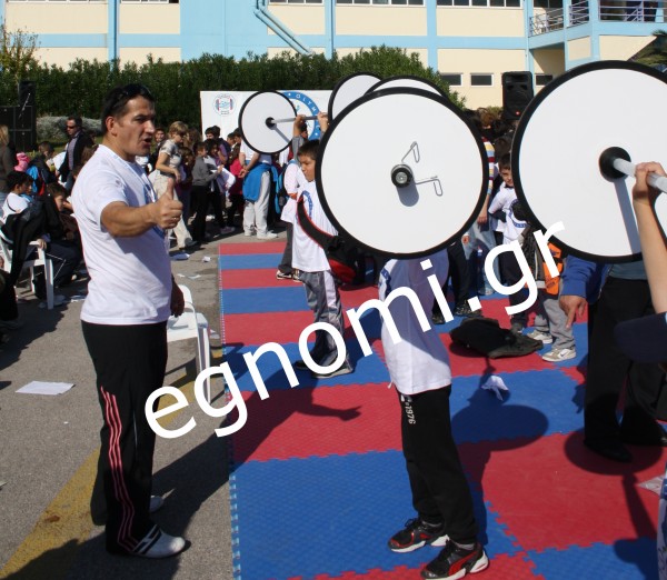 Μαθητές της Χαλκίδας ...κάθισαν κάτω από τη μπάρα