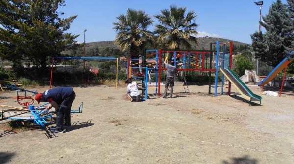 ΜΑΚΡΥΜΑΛΛΗ ΨΑΧΝΩΝ: Τα μέλη του Εκπολιτιστικού Συλλόγου αναμόρφωσαν την παιδική χαρά του χωριού