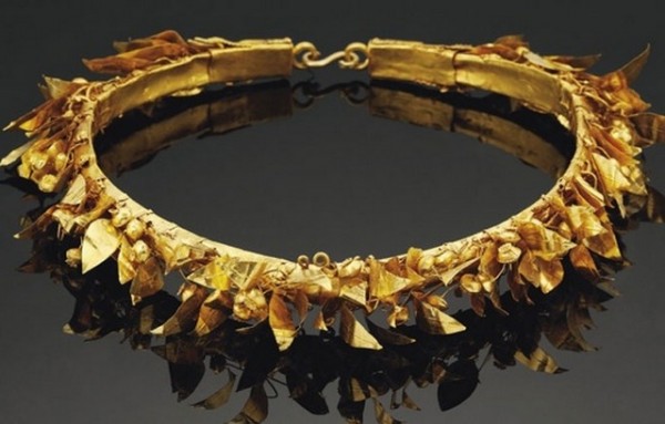 Χρυσό στεφάνι προσπάθησαν να πουλήσουν αρχαιοκάπηλοι