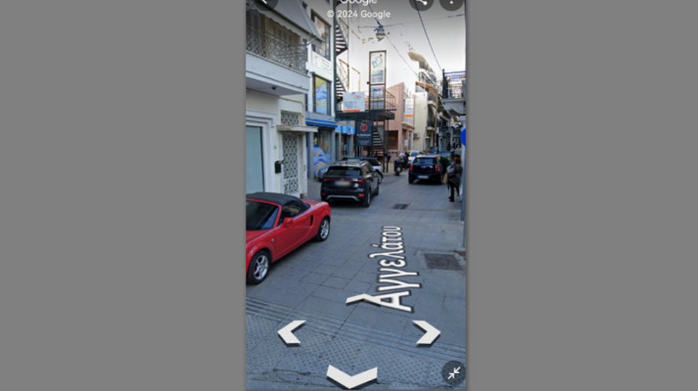 ΧΑΛΚΙΔΑ: Παρκάρουν παράνομα στον πεζόδρομο της Αγγελάτου επειδή μπορούν