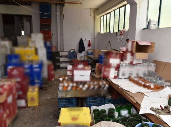 Έμπορος κάβας στο Αλιβέρι ανακατεμένος σε χοντρό κύκλωμα λαθρεμπόριου ποτών