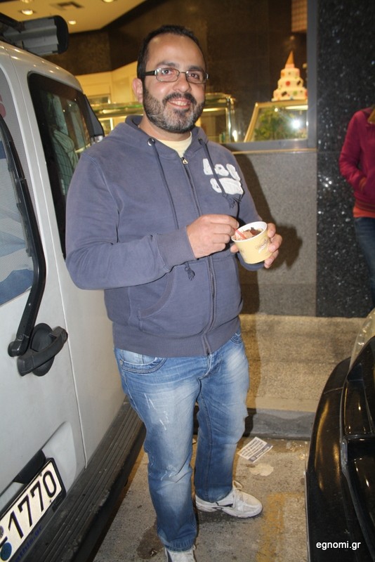 Το χτύπησε το παγωτάκι!