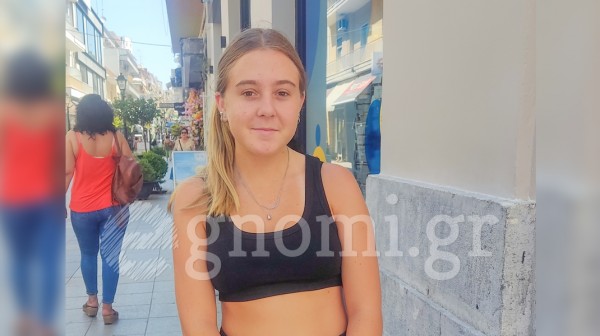 Η θάλασσα ανοίγει την όρεξη της Μαρίας!