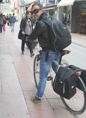 Αποκλειστικά με ποδήλατο κινείται ο Δημήτρης