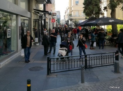 Κλειστά τα εμπορικά καταστήματα και τα σούπερ μάρκετ