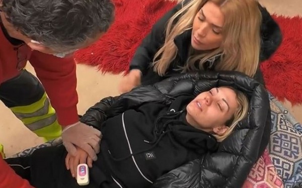 ΦΑΡΜΑ: Λιποθύμησε η Σάσα Μπάστα και μεταφέρθηκε στο νοσοκομείο (VIDEO)