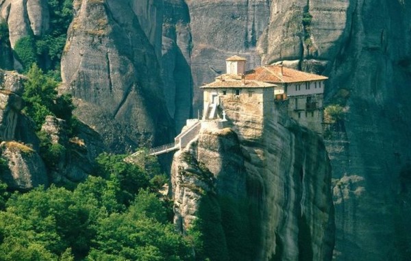 Διήμερη εκδρομή στα Μετέωρα με 55 ευρώ