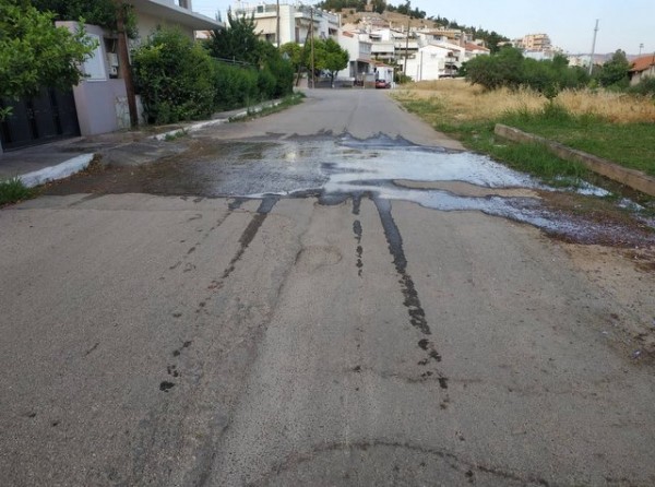 ΧΑΛΚΙΔΑ- ΚΑΤΑΓΓΕΛΙΑ: Ένα μήνα τρέχει το νερό και η ΔΕΥΑΧ αδιαφορεί