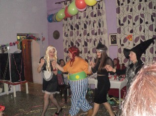 Αποκριάτικες εκδηλώσεις σε Καθενούς και Ψαχνά