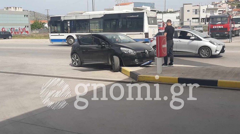 ΧΑΛΚΙΔΑ: Νεαρός οδηγός τράκαρε μέσα στο ίσωμα!