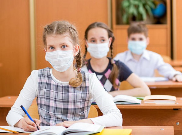 Ανακοινώθηκε πότε ανοίγουν τα σχολεία- Με δωρεάν μάσκες μαθητές και εκπαιδευτικοί (VIDEO)