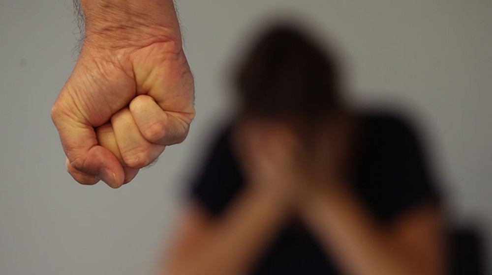 Στο νοσοκομείο νοσηλεύεται ο 15χρονος που ξυλοκοπήθηκε από τον πατέρα του μετά την αποκάλυψη ότι είναι ομοφυλόφιλος