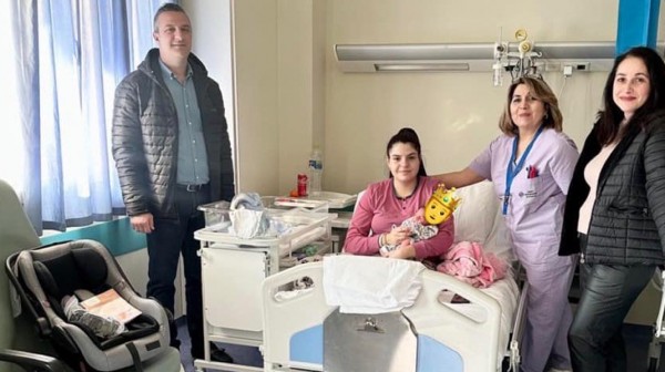 ΧΑΛΚΙΔΑ: Δώρο ένα παιδικό κάθισμα αυτοκινήτου στο πρώτο μωρό που γεννήθηκε στην Εύβοια