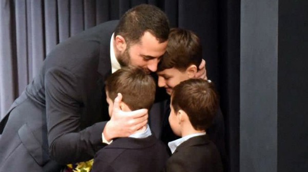 ΦΑΝΗΣ ΣΠΑΝΟΣ: Αυτή είναι η πιο συγκινητική φωτογραφία από τη Ορκωμοσία του Περιφερειάρχη