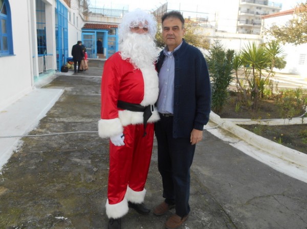 Ο Άγιος Βασίλης πήγε και φέτος στη Φυλακή Χαλκίδας