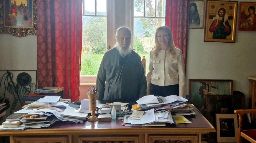 Επίσκεψη στο Μητροπολίτη Καρυστίας κ. Σεραφείμ από την Ιωάννα Δαριβέρη