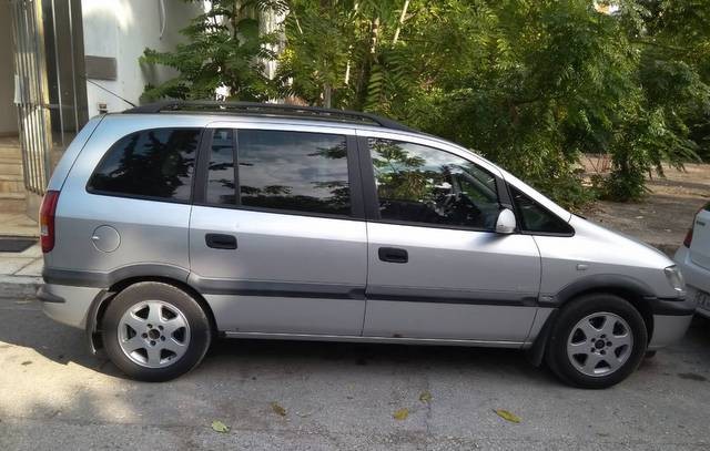 Ζευγάρι αλλοδαπών ...ρήμαξε 14 σούπερ- μάρκετ