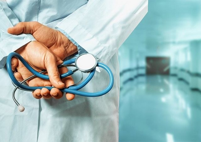 Στον ανακριτή ο ψευτογιατρός - Αντιμέτωπος με κατηγορίες για 12 ανθρωποκτονίες