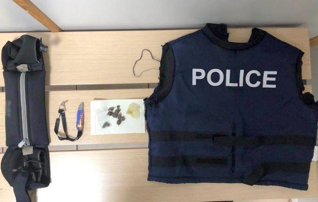 Πατέντα για διακίνηση ηρωίνης σε γιλέκο με την ένδειξη police