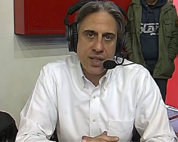 Επικός Δημήτρης Χατζηγεωργίου: Αγνοεί ότι είναι ζωντανά στον αέρα και κανονίζει για φαγητό (VIDEO)