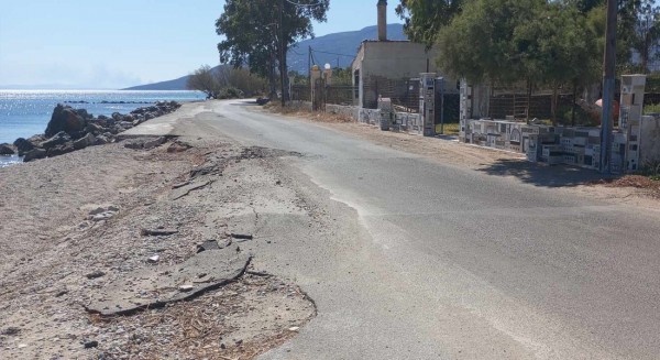 ΑΛΙΒΕΡΙ: Βούλιαξε ο δρόμος