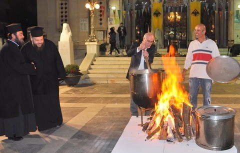 Ο Δήμαρχος ανακάτεψε την φασολάδα