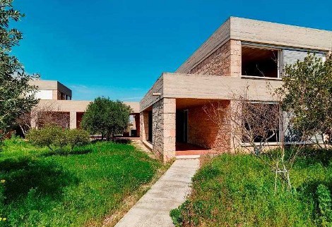 Στο σφυρί η ...μαγική έπαυλη