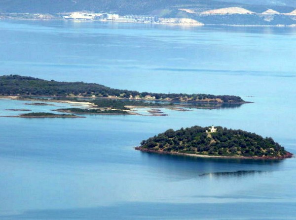 ΣΤΡΟΓΓΥΛΗ ΕΥΒΟΙΑΣ: Λαχτάρα για επιβαίνοντα σε σκάφος κοντά στο νησάκι των Λιχάδων