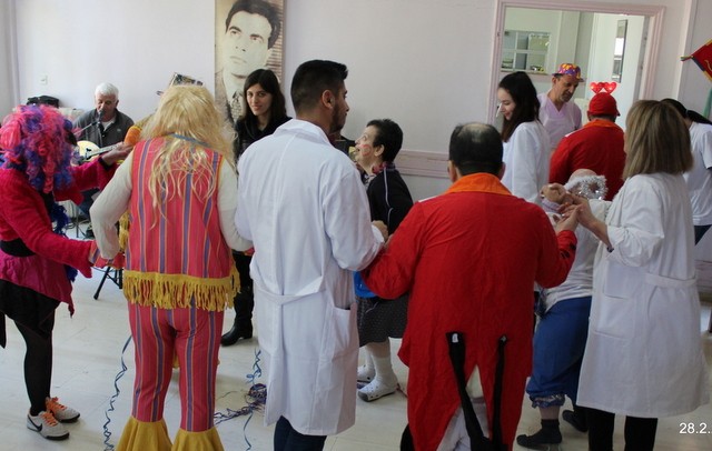ΑΥΛΙΔΑ: Τσικνοπέμπτη με δίωρο ζωντανό μουσικό πρόγραμμα από τους Φίλους του Καζαντζίδη