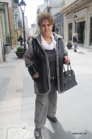 Φέρνει δύο παραστάσεις στο θέατρο Παπαδημητρίου