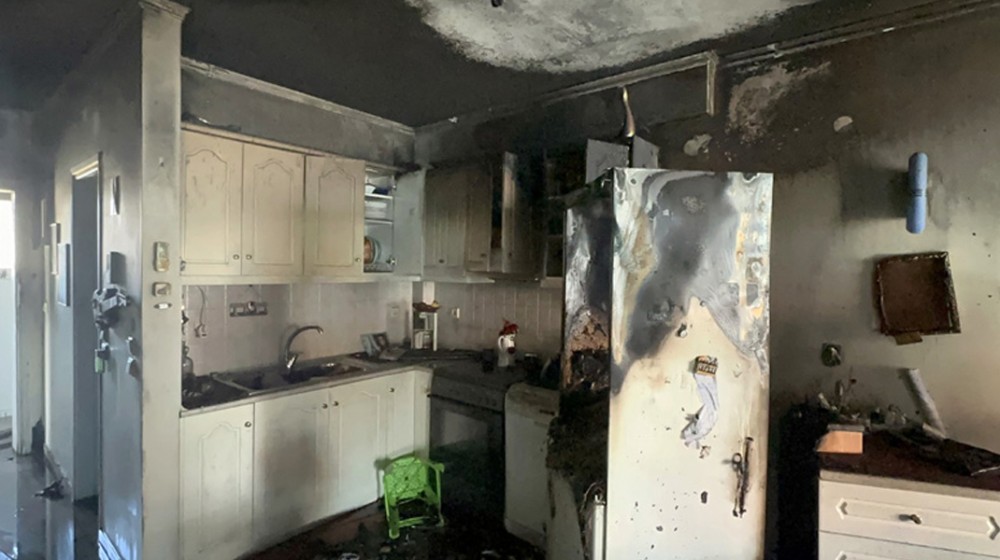 Τσακώθηκαν και έβαλε φωτιά στο σπίτι του συντρόφου της