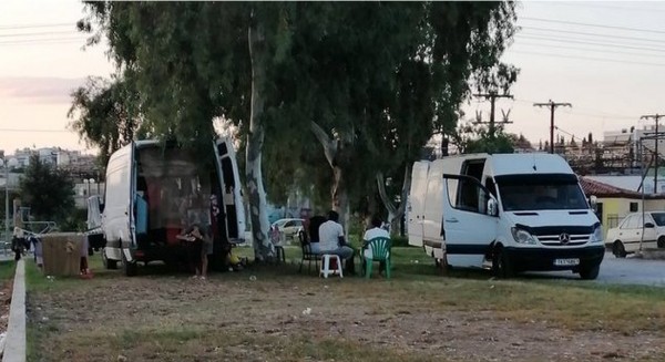 ΧΑΛΚΙΔΑ: Οι τσιγγάνοι έστησαν ...νοικοκυριό στο Πάρκο του Λαού