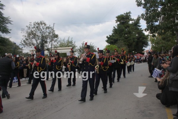 Χαλκίδα παρέλαση 28ης Οκτωβρίου: Η μπάντα μπήκε στην μπάντα, όπως...πάντα!