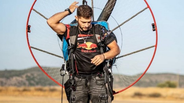 Αυτός είναι ο 33χρονος Ραφαήλ που σκοτώθηκε με το ανεμόπτερο - Η ανάρτηση της συζύγου του