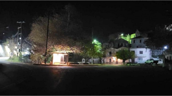 ΚΑΤΑΓΓΕΛΙΑ: Ο δήμος άφησε την Στενή χωρίς γιορτινό φωτισμό και διακόσμηση