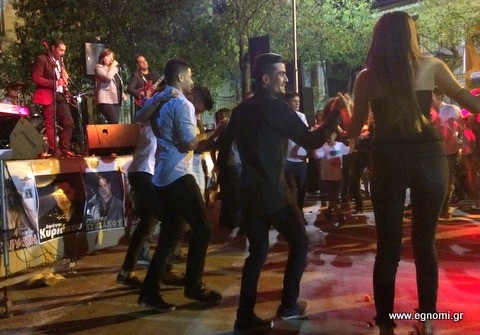 ΛΟΥΚΙΣΙΑ: Η νεολαία γλέντησε με την Γωγώ Τσαμπά