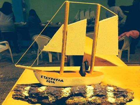 Συνεχίζεται η κατασκευή ναυτικών στολιδιών στη Χαλκίδα