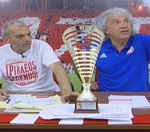 Ο Τάκης Τσουκαλάς εύχεται χρόνια πολλά και σε πεθαμένους (VIDEO)