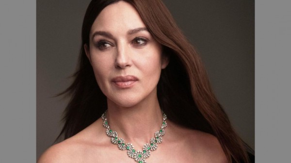 Μόνικα Μπελούτσι: Η ομορφότερη γυναίκα φωτογραφήθηκε με σούπερ μίνι