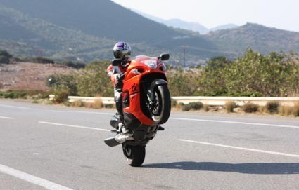 ΤΡΑΓΙΚΟ ΒΙΝΤΕΟ: Μοτοσικλετιστής σκοτώνεται ενώ κάνει σούζα