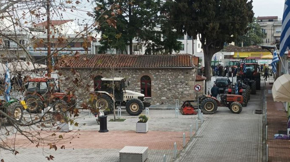 ΙΣΤΙΑΙΑ: Η πλατεία γέμισε τρακτέρ και μαθητές